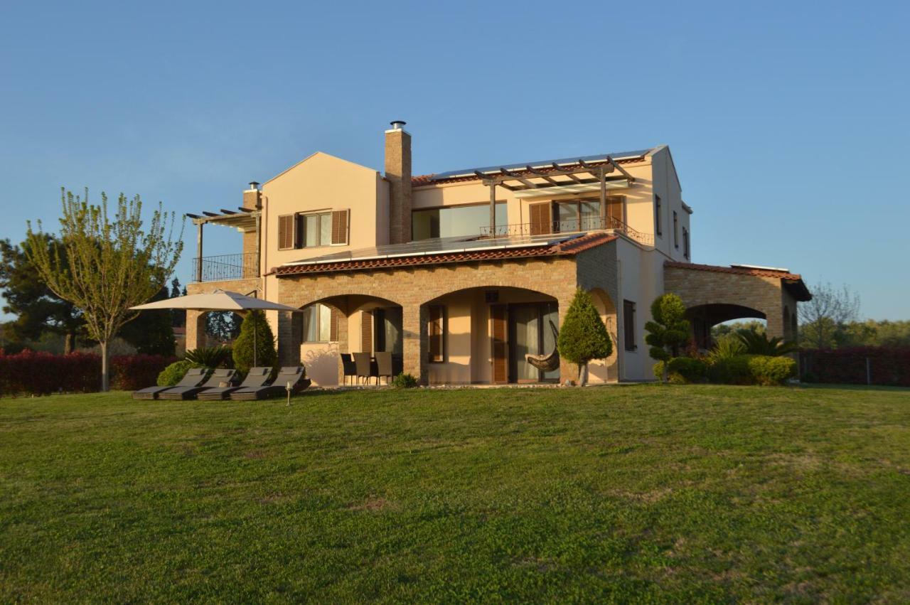 M Varkes Villa เนอามูดาเนีย ภายนอก รูปภาพ