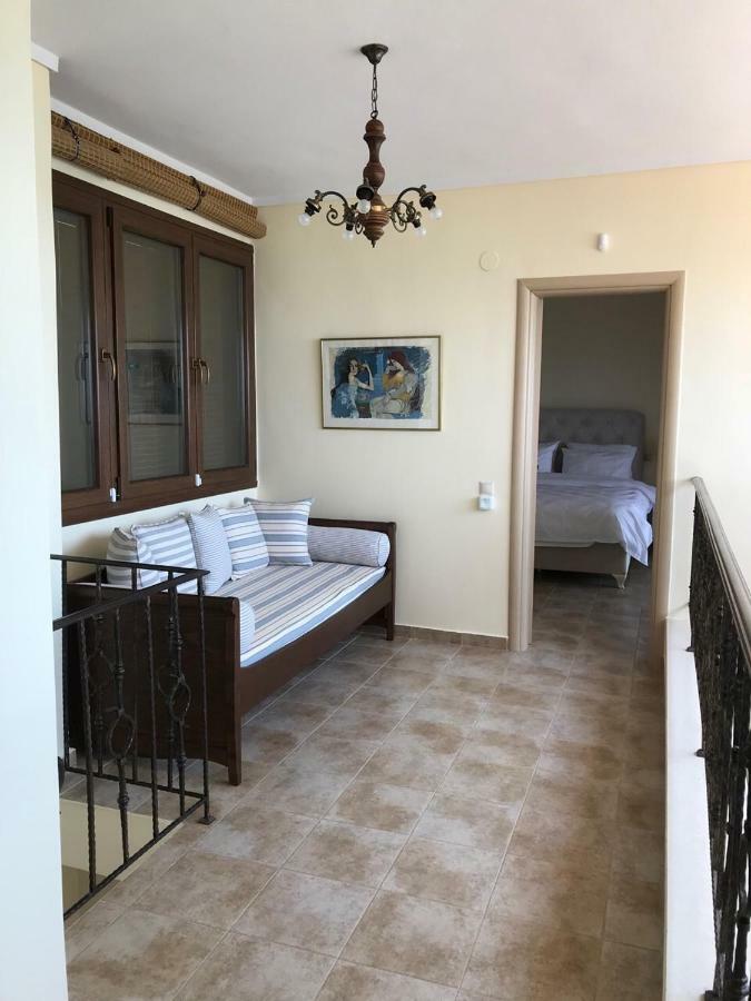 M Varkes Villa เนอามูดาเนีย ภายนอก รูปภาพ