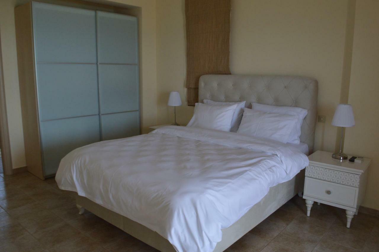 M Varkes Villa เนอามูดาเนีย ภายนอก รูปภาพ